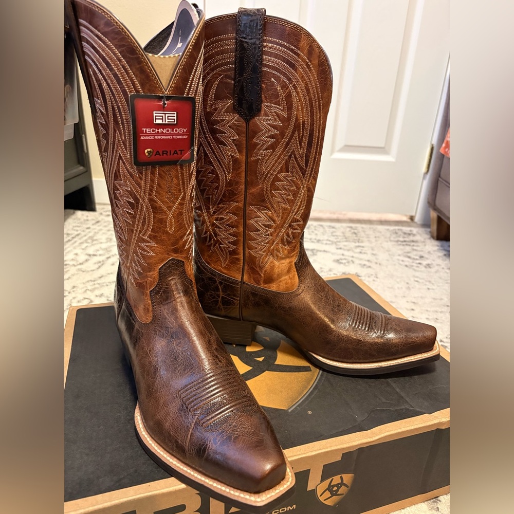NIB Ariat Revolution Men's Brown Embroidered Western Cowboy Boots
